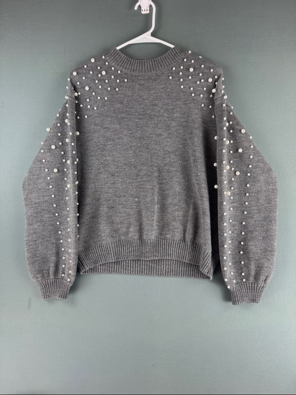 Blooming Jelly Women's Gray Pearl-Embellished Sweater